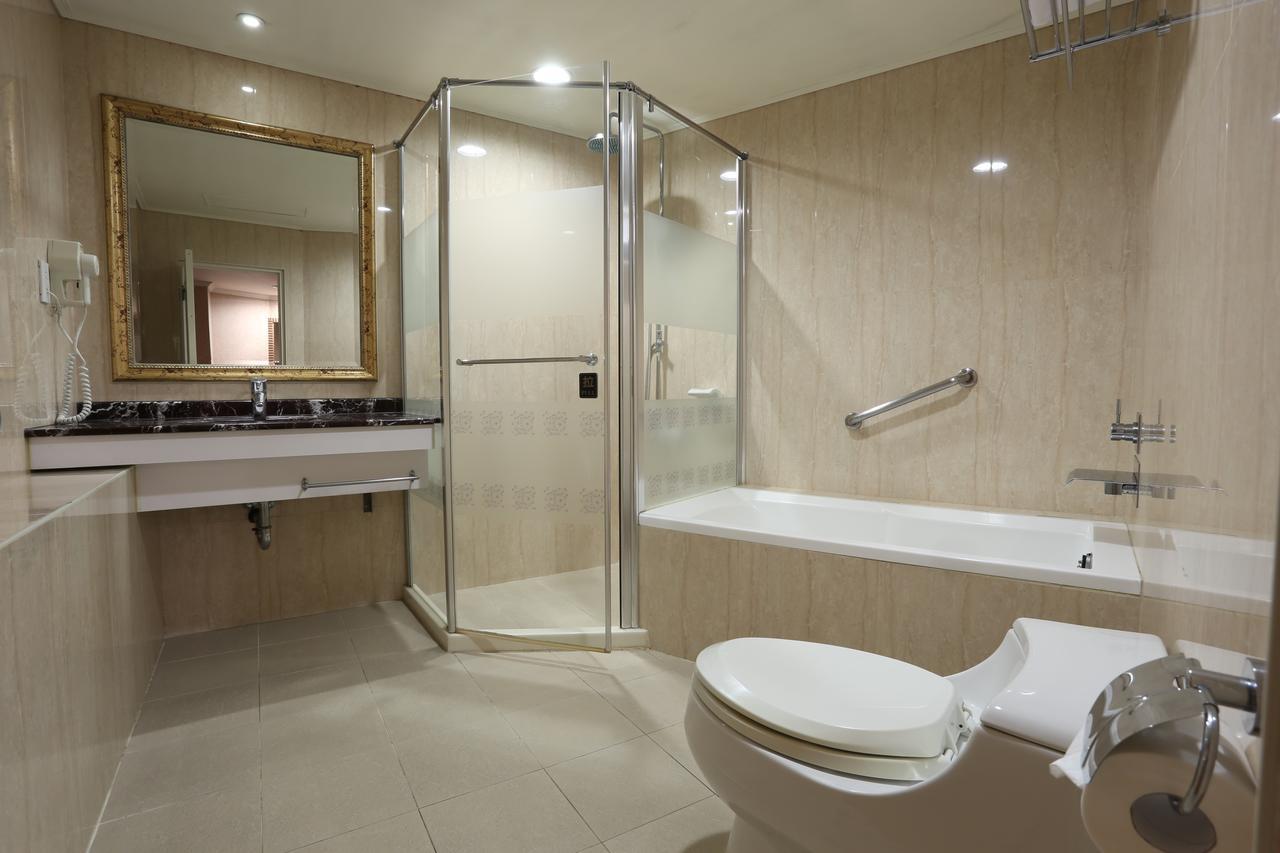 Monalisa Hotel Đài Nam Ngoại thất bức ảnh